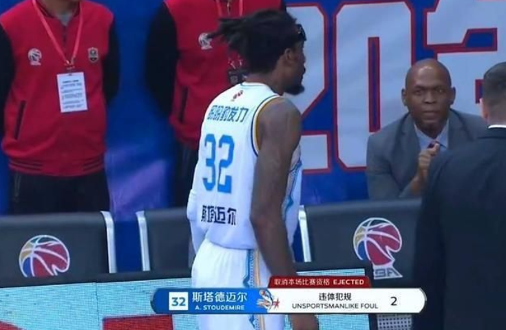 华体会官网- 尼斯中场悍将红牌停赛三场  